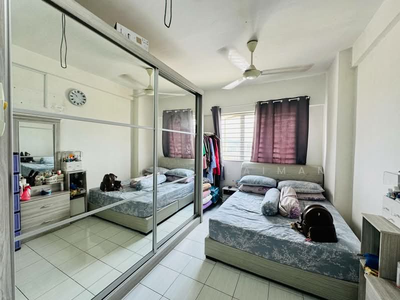 Service Residence for Sale at Serdang Skyvillas (Serdang Perdana) - Yasmin Sulaiman - Bedroom - PropertyGuru.com.my