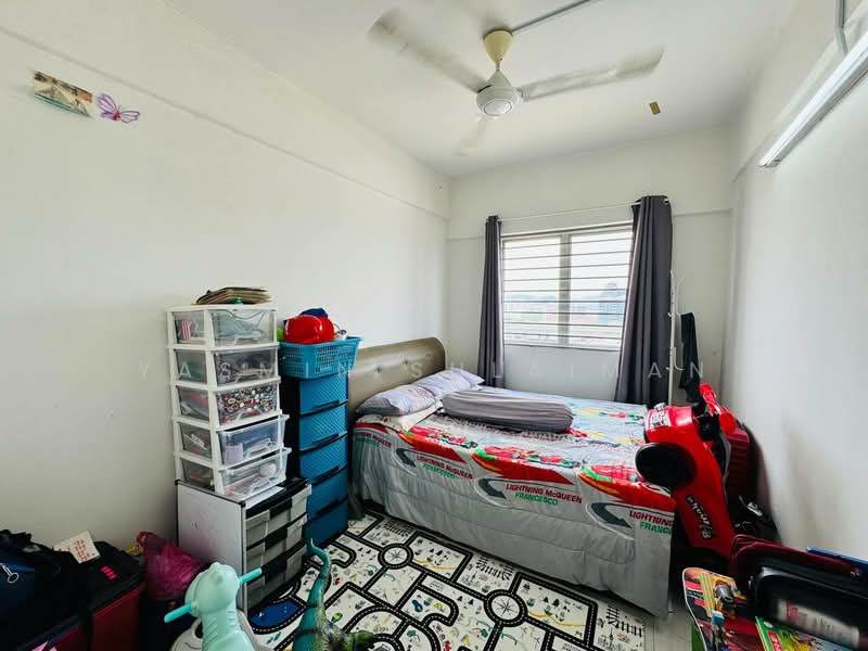 Service Residence for Sale at Serdang Skyvillas (Serdang Perdana) - Yasmin Sulaiman - Bedroom - PropertyGuru.com.my