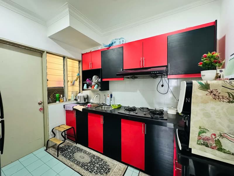 Service Residence for Sale at Serdang Skyvillas (Serdang Perdana) - Yasmin Sulaiman - Kitchen - PropertyGuru.com.my