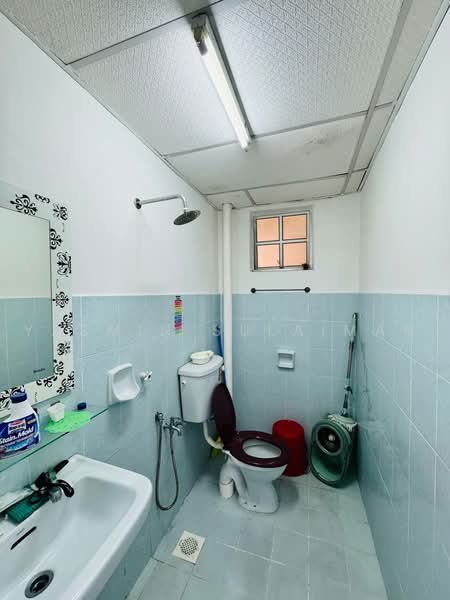 Service Residence for Sale at Serdang Skyvillas (Serdang Perdana) - Yasmin Sulaiman - Bathroom - PropertyGuru.com.my