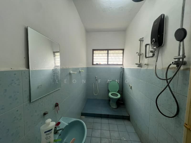 1-storey Terraced House for Sale in SS18 (Subang Jaya) - Leon Fang - Bathroom - PropertyGuru.com.my