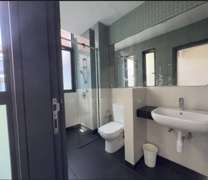 Rumah Teres untuk Disewa di Desa Parkcity (Kuala Lumpur) - Lucas Toh - Bathroom - PropertyGuru.com.my