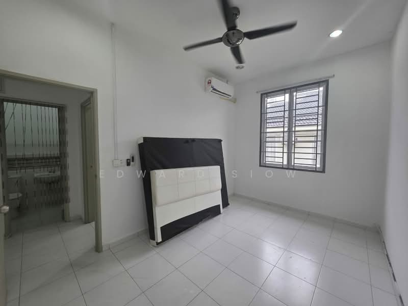 Rumah Teres 2-Tingkat untuk Dijual di Taman Setia Indah (Tebrau) - Edward Siow - Bedroom - PropertyGuru.com.my