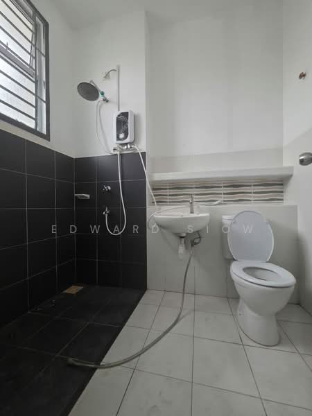 Rumah Teres 2-Tingkat untuk Dijual di Taman Setia Indah (Tebrau) - Edward Siow - Bathroom - PropertyGuru.com.my