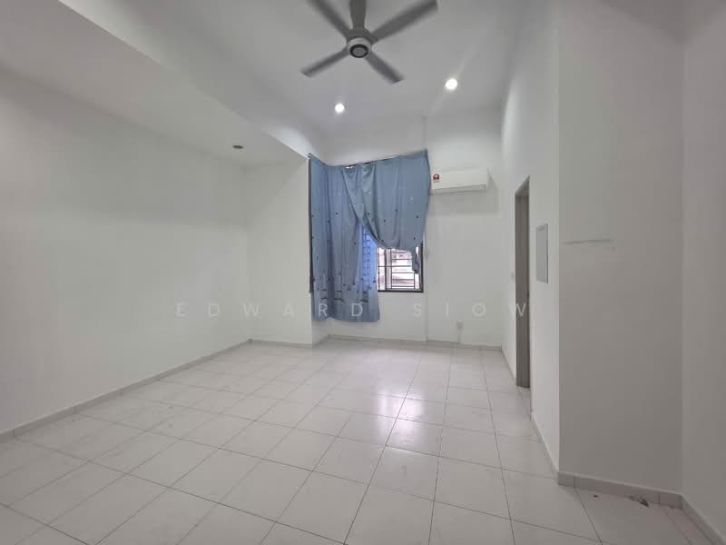 Rumah Teres 2-Tingkat untuk Dijual di Taman Setia Indah (Tebrau) - Edward Siow - Living Room - PropertyGuru.com.my