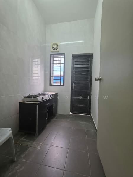 Rumah Teres 2-Tingkat untuk Dijual di Taman Setia Indah (Tebrau) - Edward Siow - Kitchen - PropertyGuru.com.my