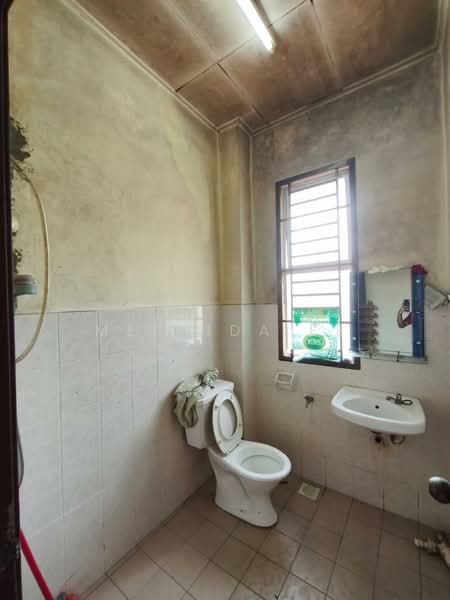 2-storey Terraced House for Sale in Bandar Putra (Kulai) - Melinda Ee - Bathroom - PropertyGuru.com.my