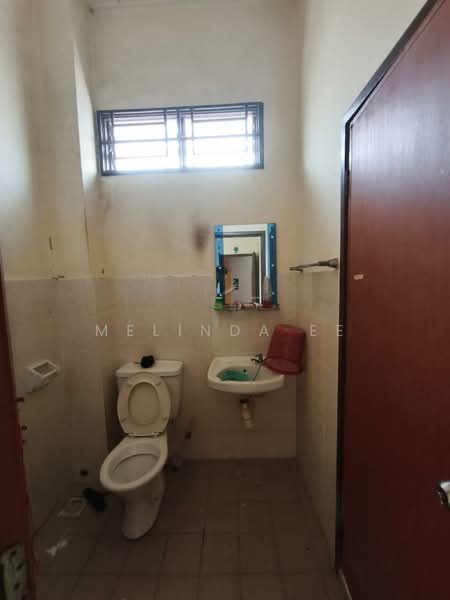 2-storey Terraced House for Sale in Bandar Putra (Kulai) - Melinda Ee - Bathroom - PropertyGuru.com.my