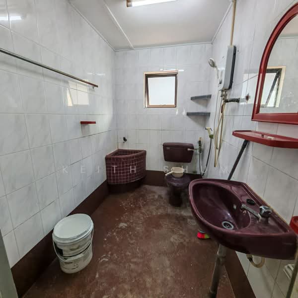 Rumah Teres untuk Dijual di Taman Damai Jaya (Skudai) - Keith Shum - Bathroom - PropertyGuru.com.my