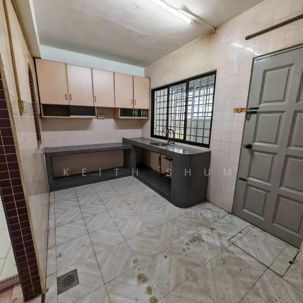 Rumah Teres untuk Dijual di Taman Damai Jaya (Skudai) - Keith Shum - Kitchen - PropertyGuru.com.my