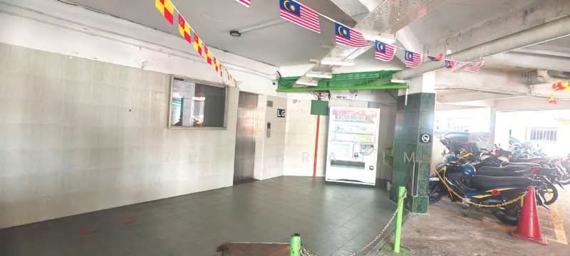 Pangsapuri untuk Dijual di Kasturi Apartment - Azli Ibrahim - Entrance - PropertyGuru.com.my