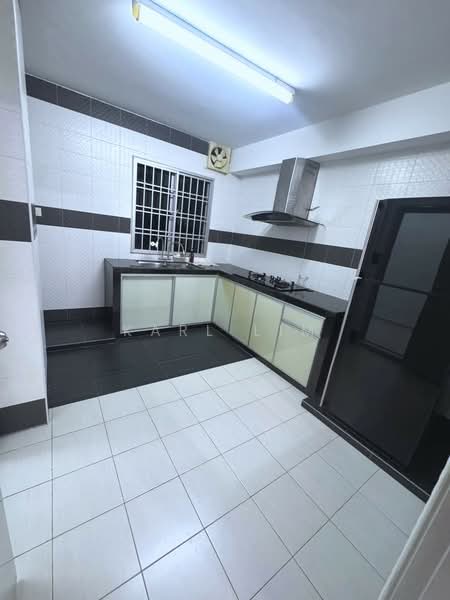 Rumah Teres 2-Tingkat untuk Dijual di Taman Seri Austin (Tebrau) - Karl Lim - Kitchen - PropertyGuru.com.my