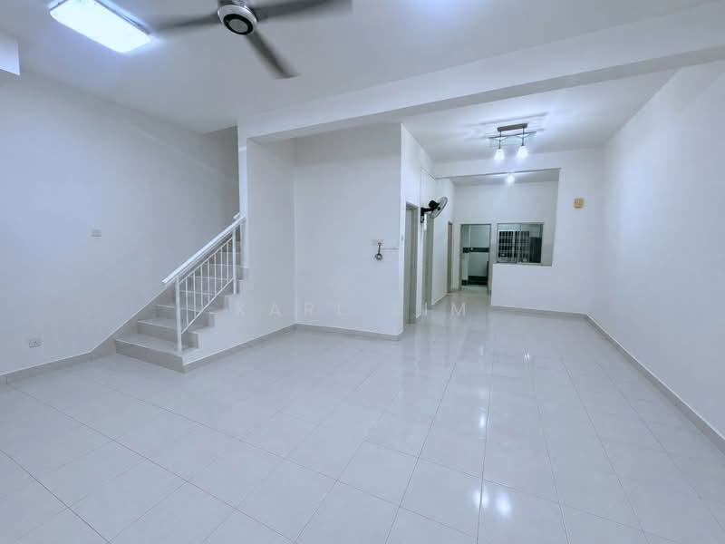 Rumah Teres 2-Tingkat untuk Dijual di Taman Seri Austin (Tebrau) - Karl Lim - Living Room - PropertyGuru.com.my