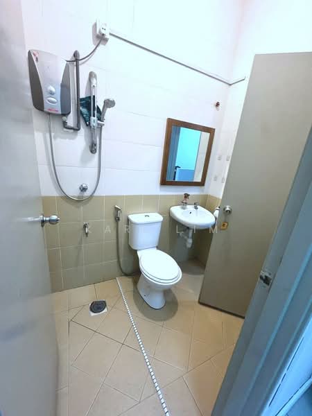 Rumah Teres 2-Tingkat untuk Dijual di Taman Seri Austin (Tebrau) - Karl Lim - Bathroom - PropertyGuru.com.my