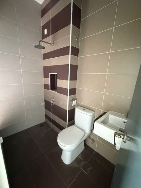 Rumah Teres 2-Tingkat untuk Dijual di Taman Desa Tebrau (Tebrau) - Edward Siow - Bathroom - PropertyGuru.com.my