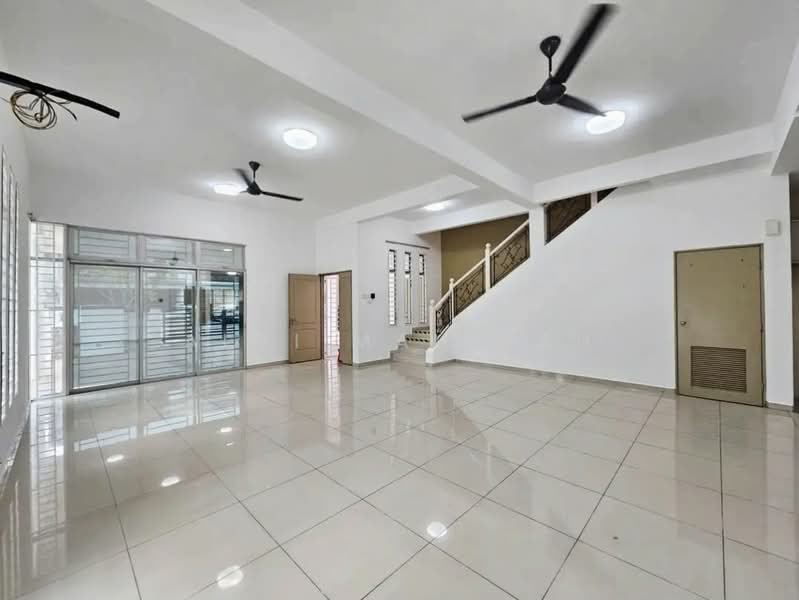 Rumah Teres untuk Disewa di Bangi (Selangor) - Aimi Mahirah - Living Room - PropertyGuru.com.my