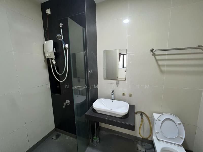 Kediaman Servis untuk Dijual di Eco Nest - Benjamin Lim - Bathroom - PropertyGuru.com.my
