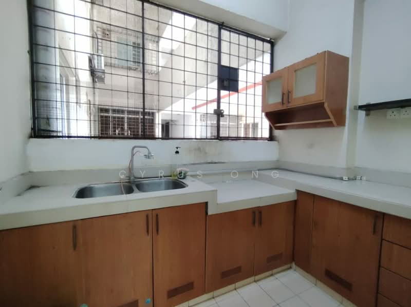 Pangsapuri untuk Dijual di Damansara Sutera - Cyrus Ong - Kitchen - PropertyGuru.com.my