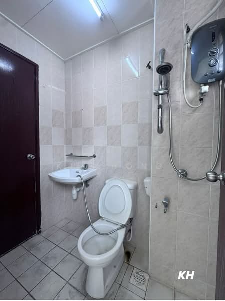 Rumah Teres untuk Disewa di Bandar Botanic (Klang) - KH Chong - Bathroom - PropertyGuru.com.my