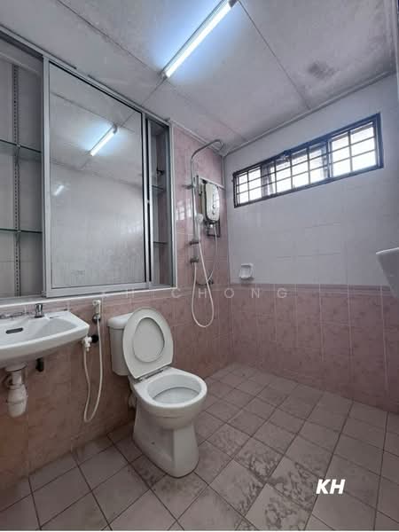 Rumah Teres untuk Disewa di Bandar Botanic (Klang) - KH Chong - Bathroom - PropertyGuru.com.my