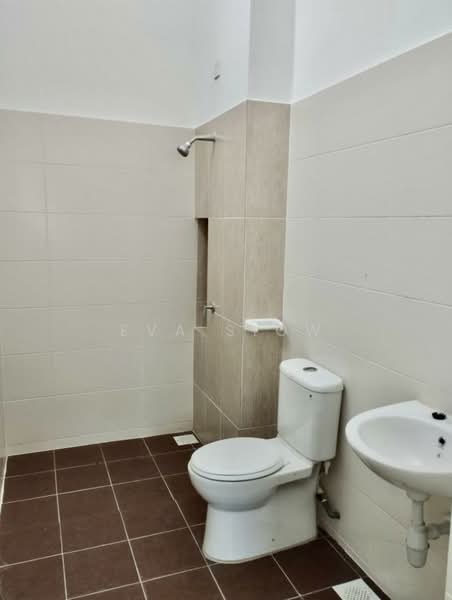 Rumah Teres 2-Tingkat untuk Dijual di Bandar Penawar (Kota Tinggi) - Eva Siow - Bathroom - PropertyGuru.com.my