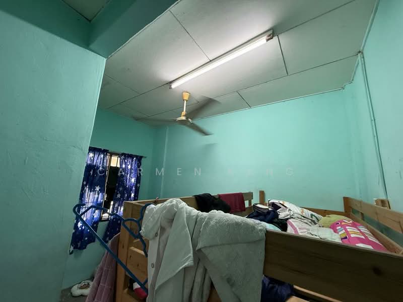 Rumah Flat untuk Dijual di Taman Tampoi Utama - Carmen Kang - Bedroom - PropertyGuru.com.my