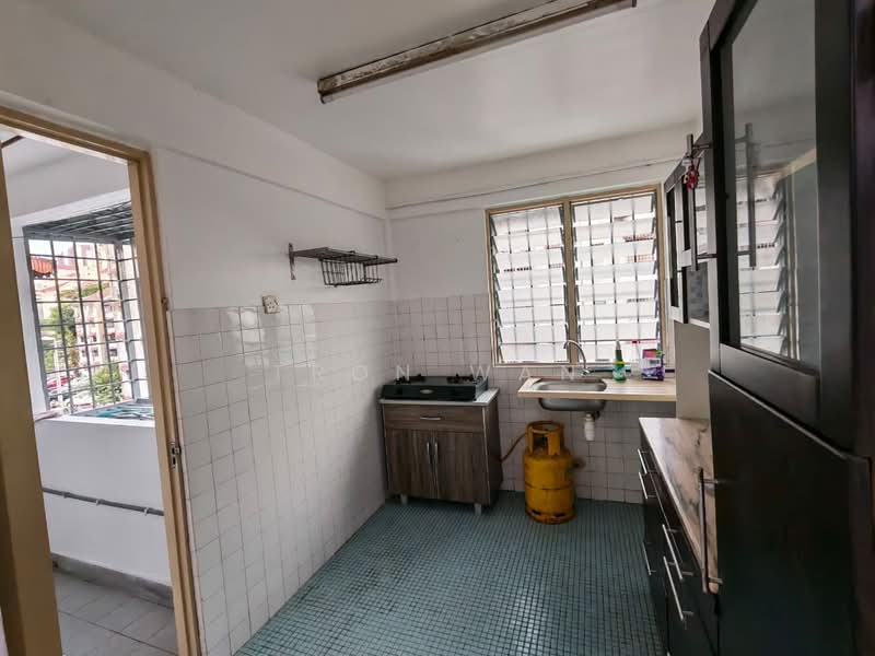 Rumah Flat untuk Disewa di Desa Petaling Flat - Tron Wan - Kitchen - PropertyGuru.com.my