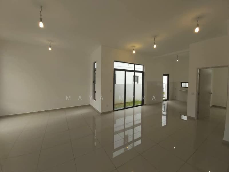 Rumah Berkembar untuk Dijual di Puncak Alam (Selangor) - Maya Myra - Living Room - PropertyGuru.com.my