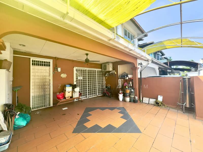 Rumah Teres 2-Tingkat untuk Dijual di Taman Putra Indah (Seri Kembangan) - Azli Ibrahim - Exterior - PropertyGuru.com.my