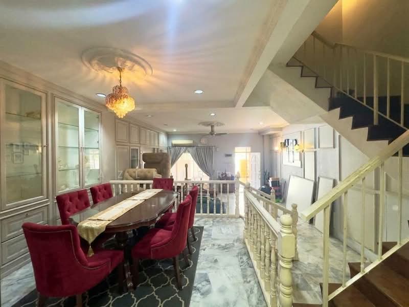 Rumah Teres 2-Tingkat untuk Dijual di Taman Putra Indah (Seri Kembangan) - Azli Ibrahim - Dining Room - PropertyGuru.com.my
