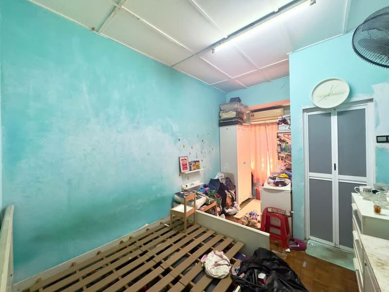 Rumah Teres 2-Tingkat untuk Dijual di Taman Putra Indah (Seri Kembangan) - Azli Ibrahim - Bedroom - PropertyGuru.com.my