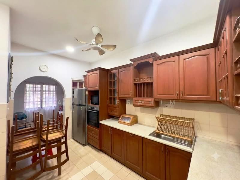 Rumah Teres 2-Tingkat untuk Dijual di Taman Putra Indah (Seri Kembangan) - Azli Ibrahim - Kitchen - PropertyGuru.com.my