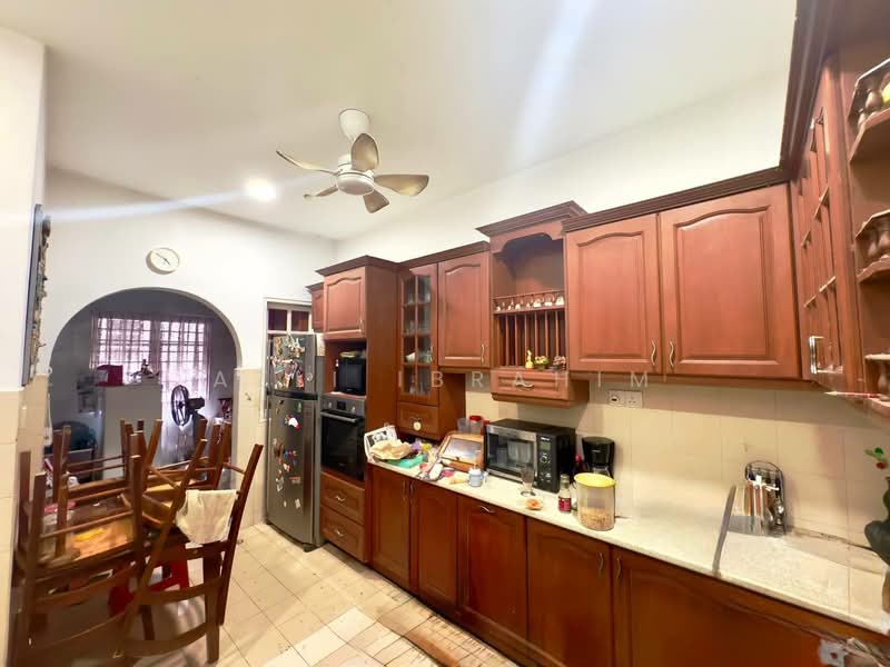 Rumah Teres 2-Tingkat untuk Dijual di Taman Putra Indah (Seri Kembangan) - Azli Ibrahim - Kitchen - PropertyGuru.com.my