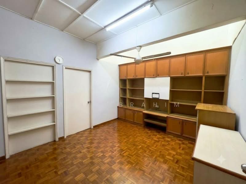 Rumah Teres 2-Tingkat untuk Dijual di Taman Putra Indah (Seri Kembangan) - Azli Ibrahim - Interior - PropertyGuru.com.my