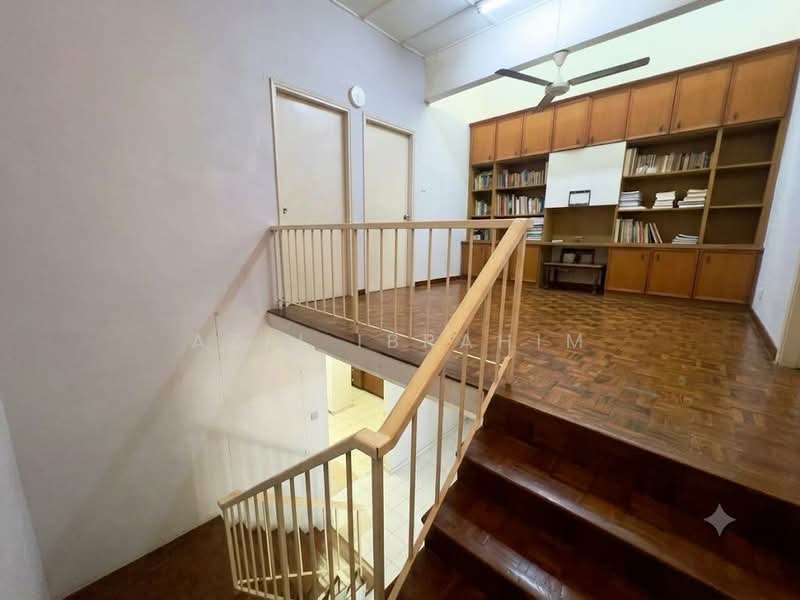 Rumah Teres 2-Tingkat untuk Dijual di Taman Putra Indah (Seri Kembangan) - Azli Ibrahim - Study - PropertyGuru.com.my