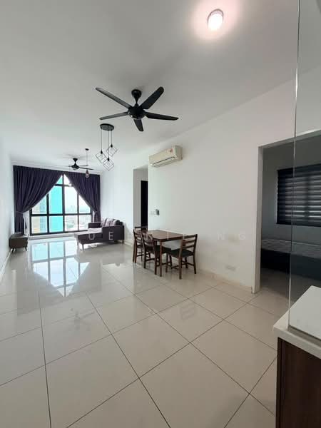 Kediaman Servis untuk Dijual di Setia Sky 88 - Queenie Ng - Living Room - PropertyGuru.com.my