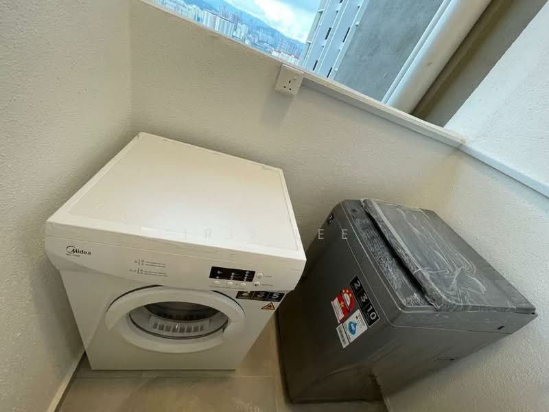 Kediaman Servis untuk Disewa di Kenwingston Platz - Iris Lee - Balcony - PropertyGuru.com.my