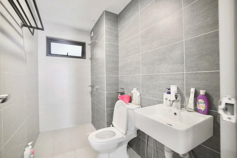 Kondominium untuk Dijual di Upperville @ 16 Quartz - Izzaza Izzati - Bathroom - PropertyGuru.com.my