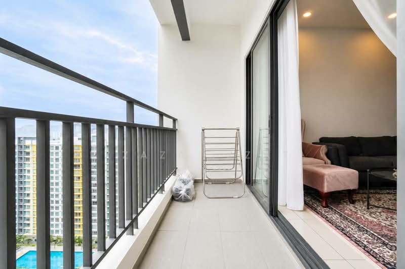 Kondominium untuk Dijual di Upperville @ 16 Quartz - Izzaza Izzati - Balcony - PropertyGuru.com.my