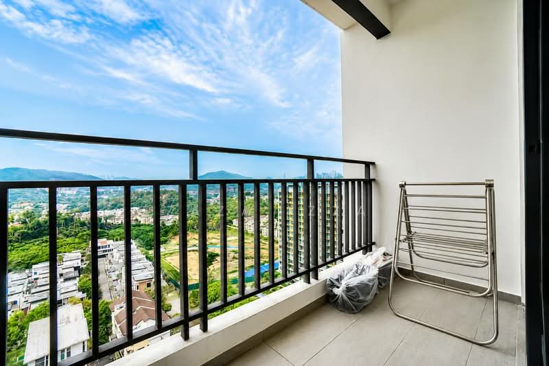 Kondominium untuk Dijual di Upperville @ 16 Quartz - Izzaza Izzati - Balcony - PropertyGuru.com.my
