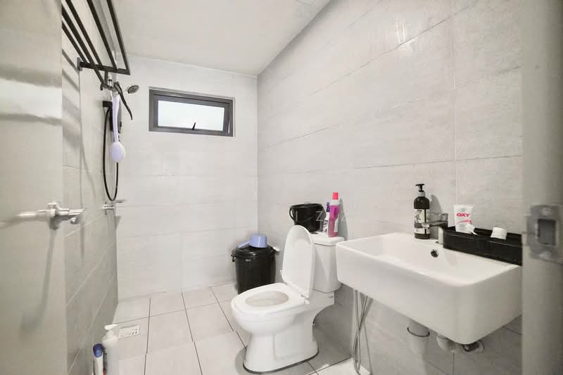 Kondominium untuk Dijual di Upperville @ 16 Quartz - Izzaza Izzati - Bathroom - PropertyGuru.com.my