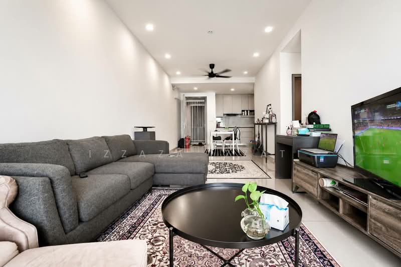 Kondominium untuk Dijual di Upperville @ 16 Quartz - Izzaza Izzati - Living Room - PropertyGuru.com.my