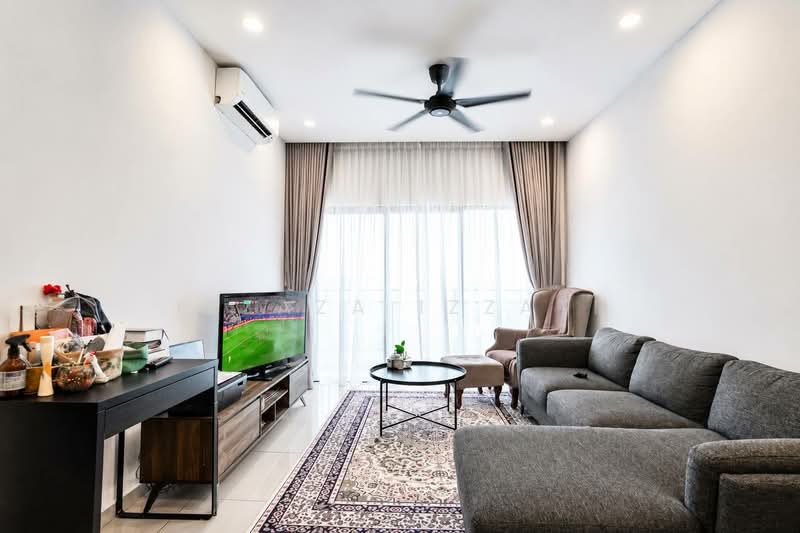 Kondominium untuk Dijual di Upperville @ 16 Quartz - Izzaza Izzati - Living Room - PropertyGuru.com.my