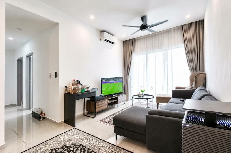 Kondominium untuk Dijual di Upperville @ 16 Quartz - Izzaza Izzati - Living Room - PropertyGuru.com.my
