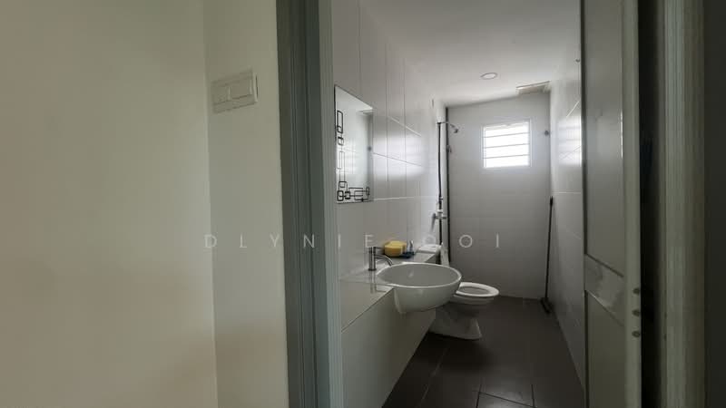 Semi-Detached House for Sale in Saujana Villa (Kajang) - Dlynie Ooi - Bathroom - PropertyGuru.com.my