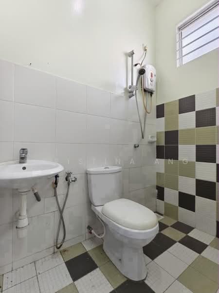 2-storey Terraced House for Sale in Taman Setia Indah (Tebrau) - Christina Ang - Bathroom - PropertyGuru.com.my