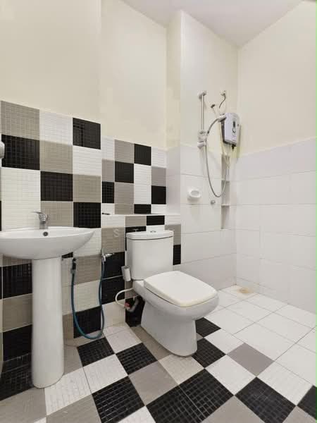 2-storey Terraced House for Sale in Taman Setia Indah (Tebrau) - Christina Ang - Bathroom - PropertyGuru.com.my
