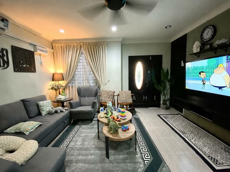 1.5-storey Terraced House for Sale in Seksyen 7 (Kota Damansara) - Azli Ibrahim - Living Room - PropertyGuru.com.my