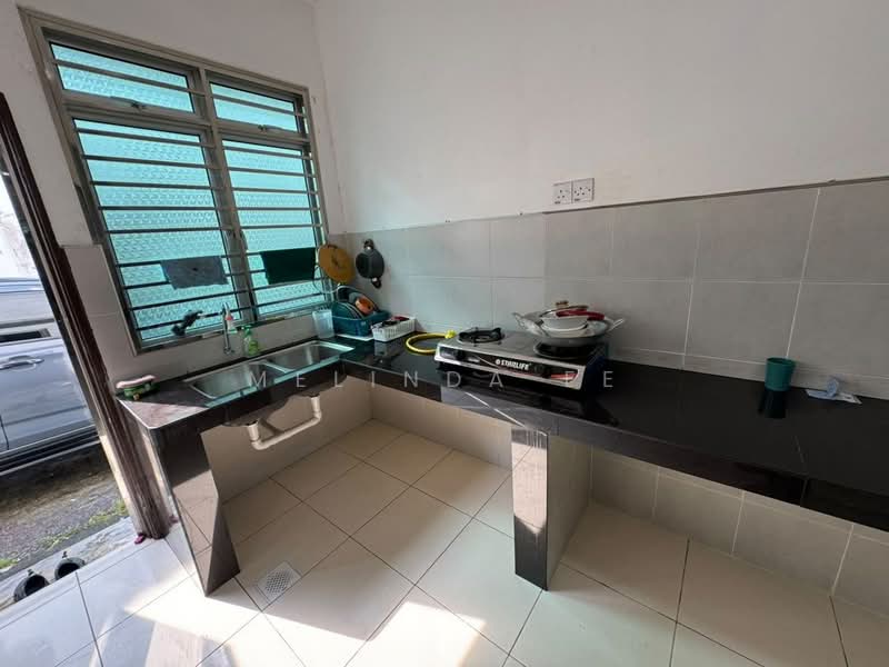 Rumah Teres 2-Tingkat untuk Disewa di Taman Scientex Jaya (Senai) - Melinda Ee - Kitchen - PropertyGuru.com.my