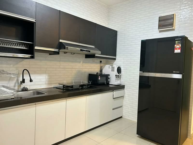 Servis Apartment untuk Disewa di Univ 360 Place - Ally Lee - Kitchen - PropertyGuru.com.my